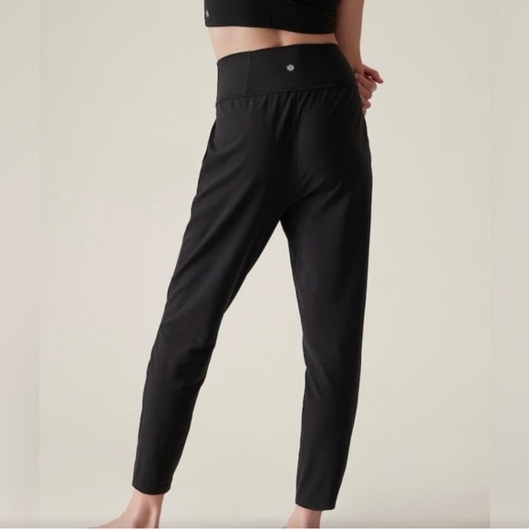 NWT Athleta Black Elation Pant Size M/P. - Picture 6 of 7